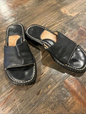 Alpine Black Leather Open-Toe Slide Sandals with Contrast Stitching